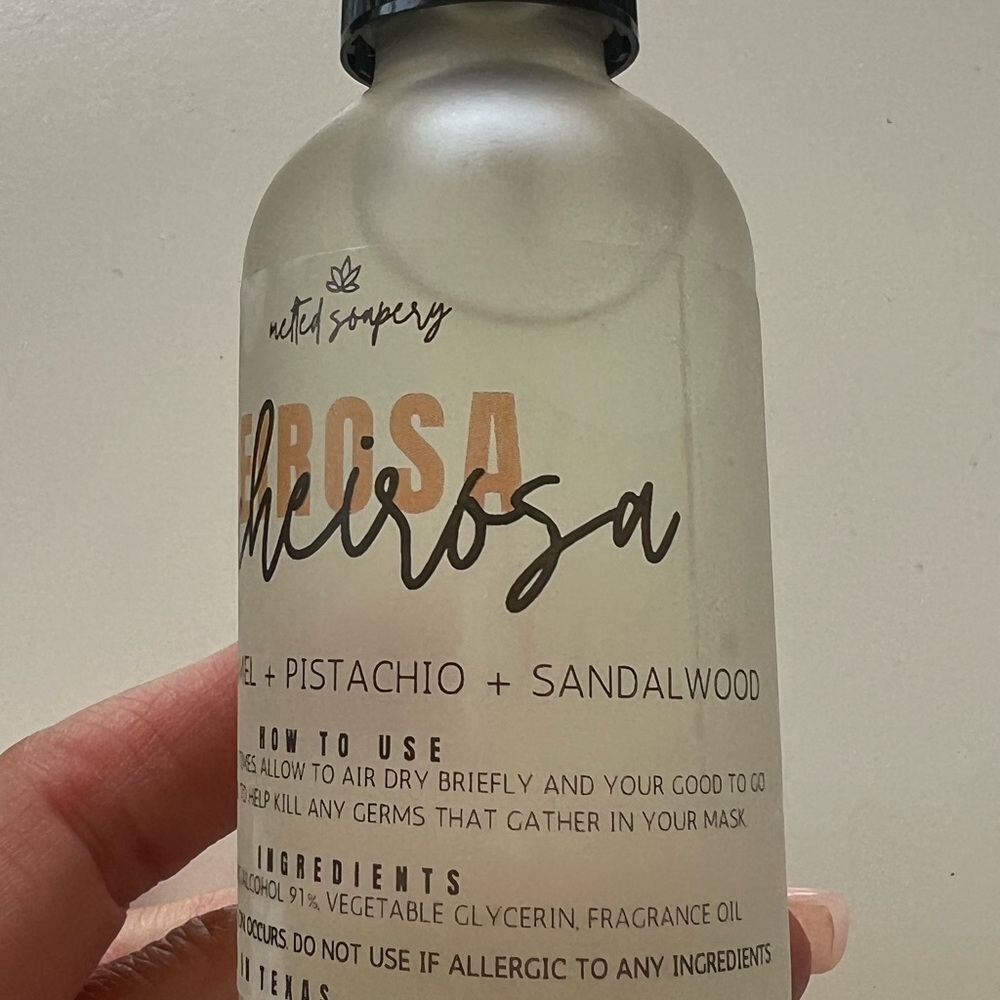 Mask Cleaning Spray 😷🧼 - Picture 2 of 3
